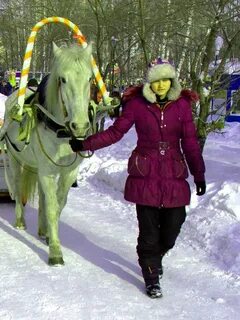 Под уздцы