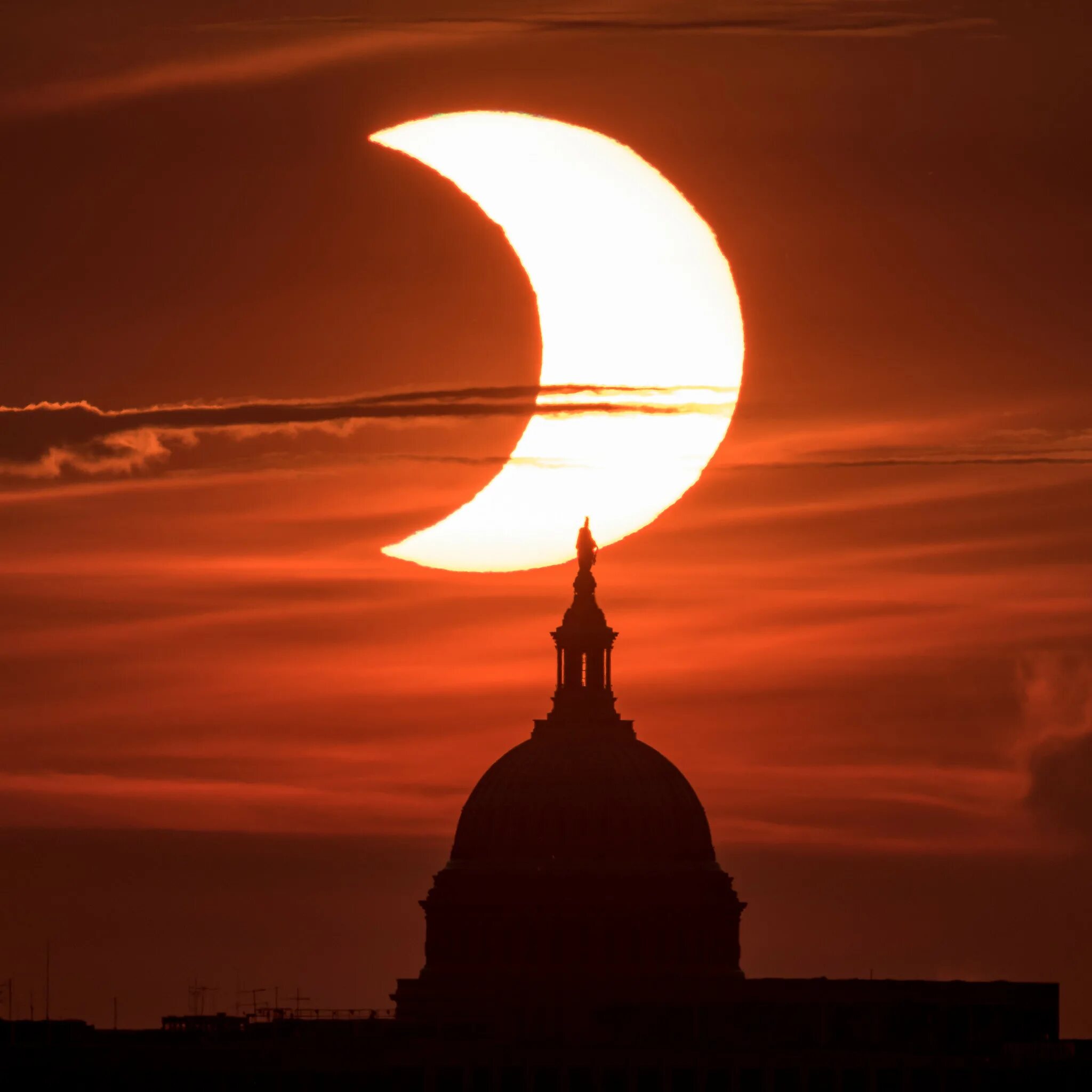 Кольцеобразное солнечное затмение. 10 Июня.кольцеобразное солнечное затмение. Солнечное затмение 10 июня 2021. Фото солнечного затмения 10 июня 2021. Солнечное затмение картинки