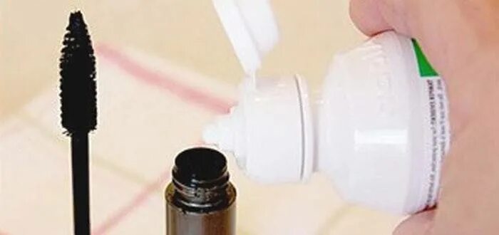 Чем можно разбавить тушь. Глаза накрашенные тушью. Тушь для глаз. Капли туши. Тушь макро.