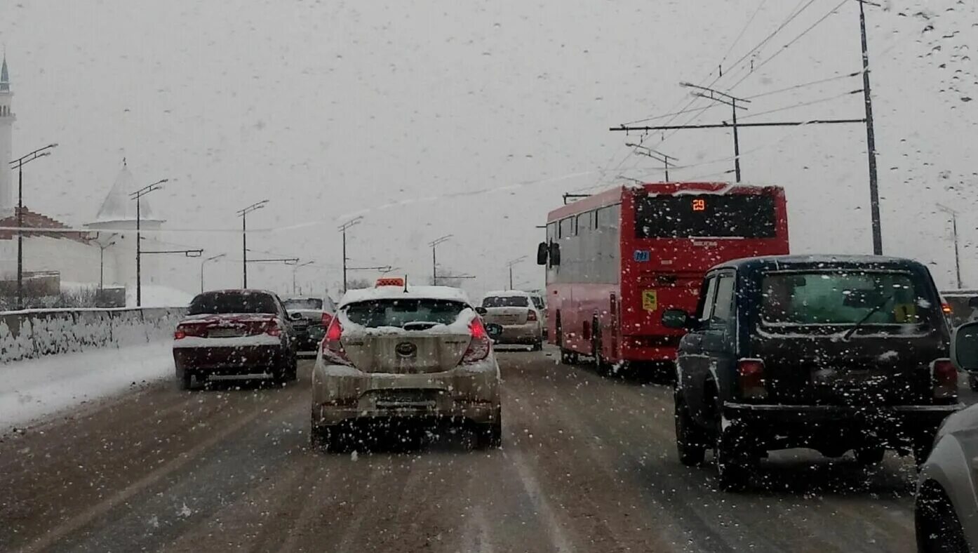 Точное время в татарстане сейчас. Пробка на дороге. Пробки Казань. Дорожная обстановка в Татарстане сейчас. Пробки Ульяновск.