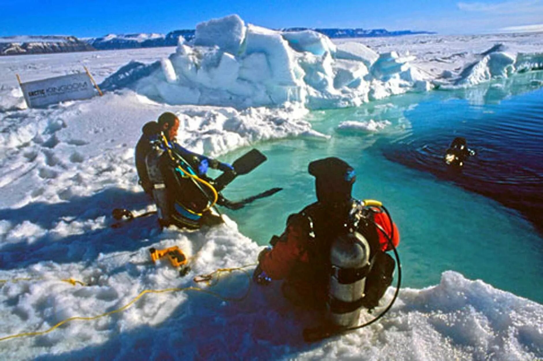 Дайвинг в северном ледовитом океане. Зимний дайвинг в арктике. Арктика горы. Дайвинг в арктике. Подледный дайвинг на байкале.