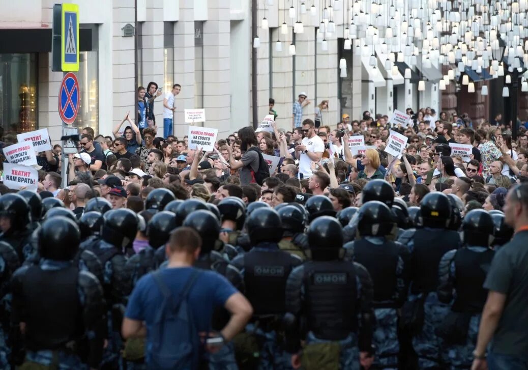 Массовые беспорядки в россии. Массовые протесты в Москве. Массовые беспорядки митинг. Массовые акции протеста в Москве. Уличные беспорядки в России.