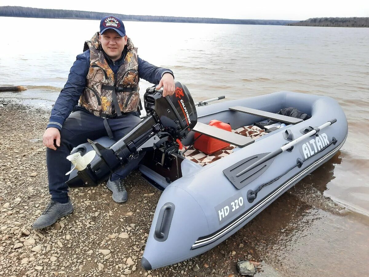 Какая лодка лучшая под мотор. Лодка фрегат 370 нднд. Лодка адмирал 280 с транцем. Suzuki df9. Лодка пилот м 330.