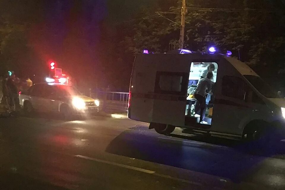 Новости о трагедии в брянске. Сбили велосипедиста брянск. авария на школе фокинский район брянск. фура рпздовила волитеоя под фупой в брянске. велосипедист погиб под фурой.