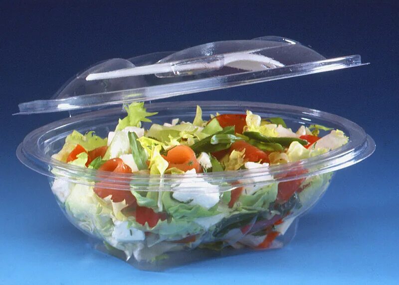 Салат пачкой. Салат в контейнере. Одноразовая посуда для салатов. Салат в прозрачном контейнере. Контейнер для салата одноразовый.