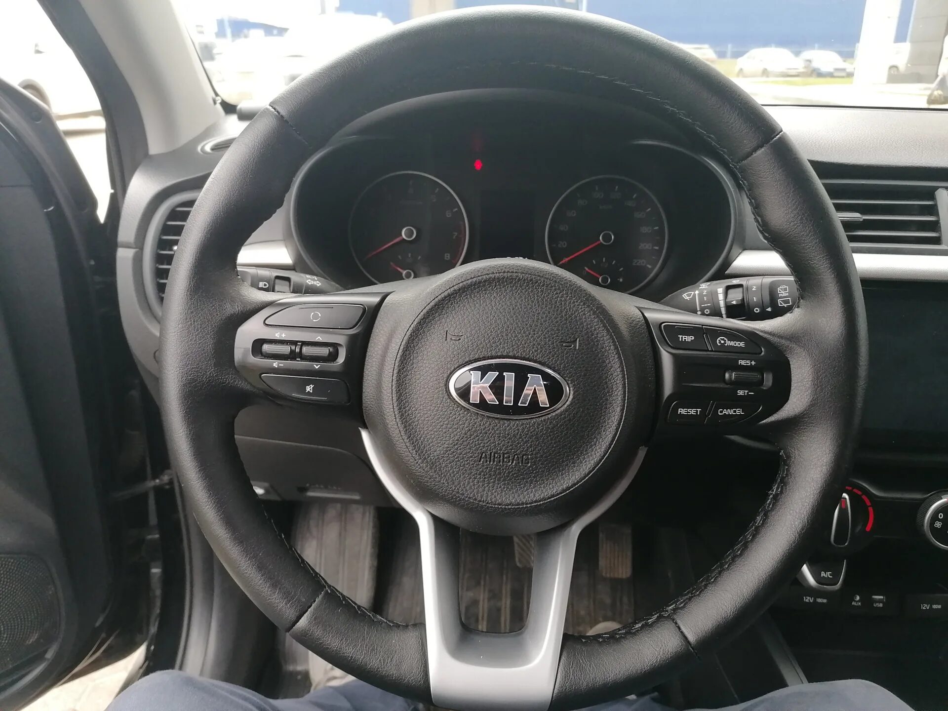 Kia Rio x-line руль. Руль Kia Rio 2017. Киа Рио х-лайн 2019 руль. Руль Киа Рио х лайн. Руль рио х лайн