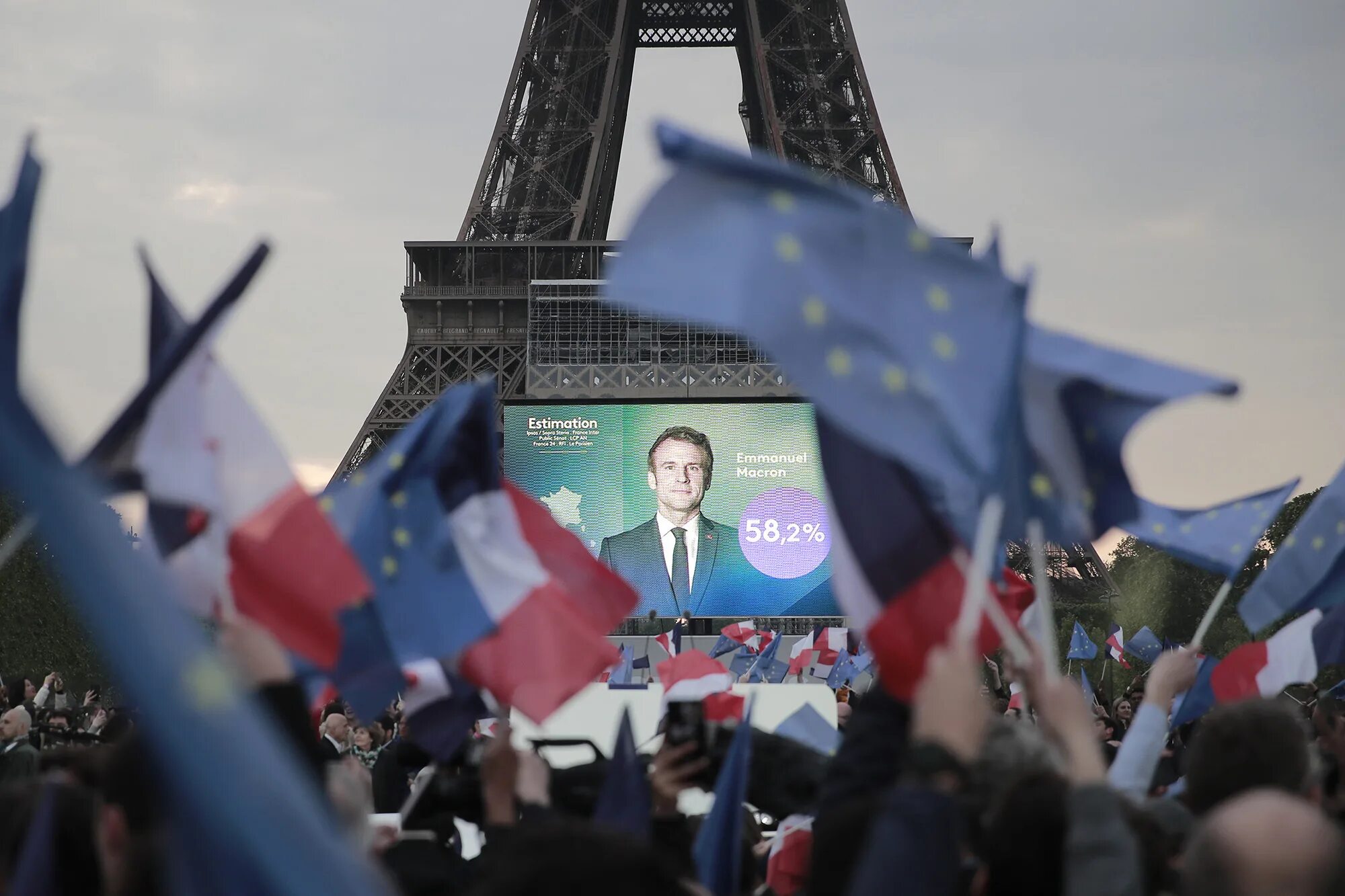 French celebration. Выборы во Франции 2022. Выборы президента Франции 2022. Макрон выборы 2022.