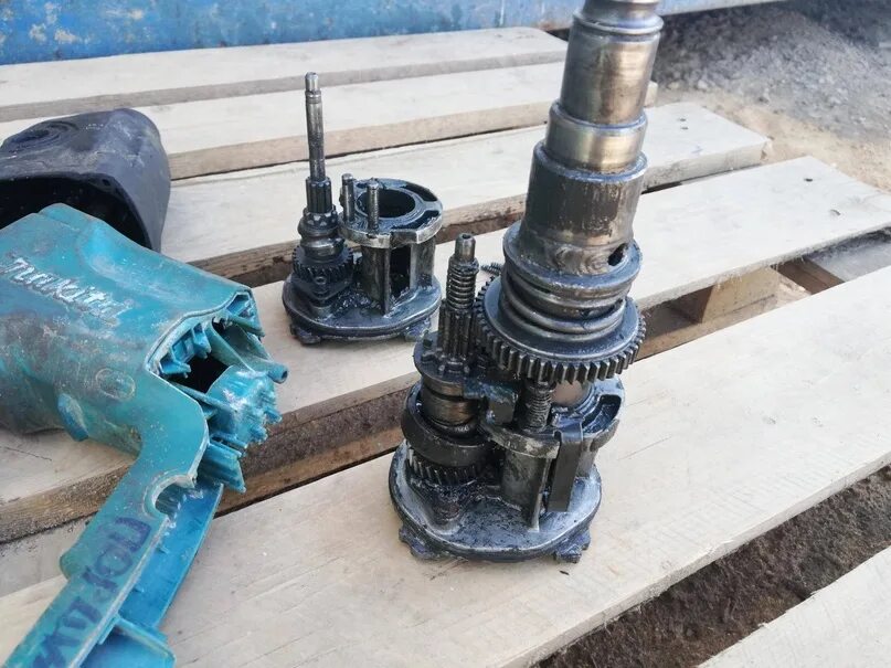 Сборка редуктора перфоратора Makita 2450