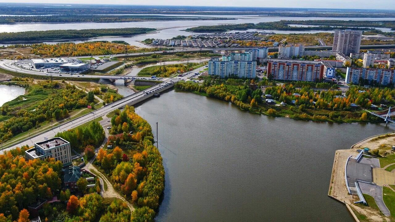 Сургуте есть какие города. Река сайма сургут. парк на реке сайма сургут. речка сайма в сургуте. сайма вид сверху сургут.