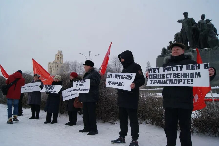 Левые коммунисты выступали против. Сталинградский обком КПРФ. Выступление КПРФ против войны на Украине.