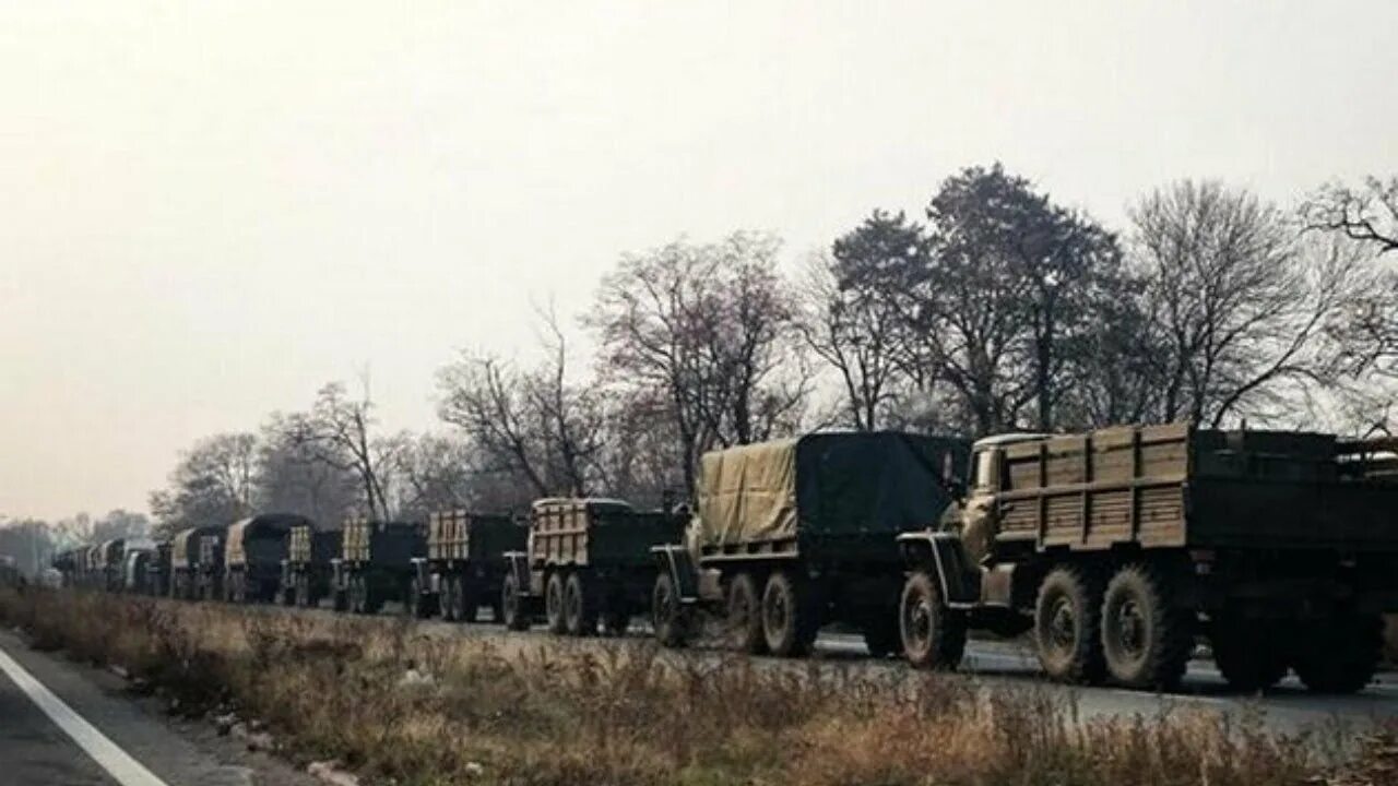 Колонны военной техники на границе с украиной. Курск колонна техники видео. Крымский мост переброска военной техники. Колонна военной техники днр. Колонна военной техники нижний тагил.