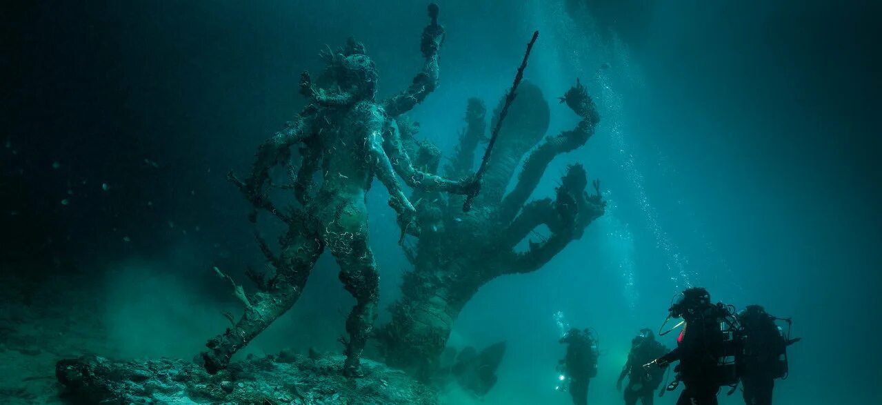 Сто на дне океана. Сокровища под водой. Тайны морских глубин. Морская бездна. Сокровища океана.