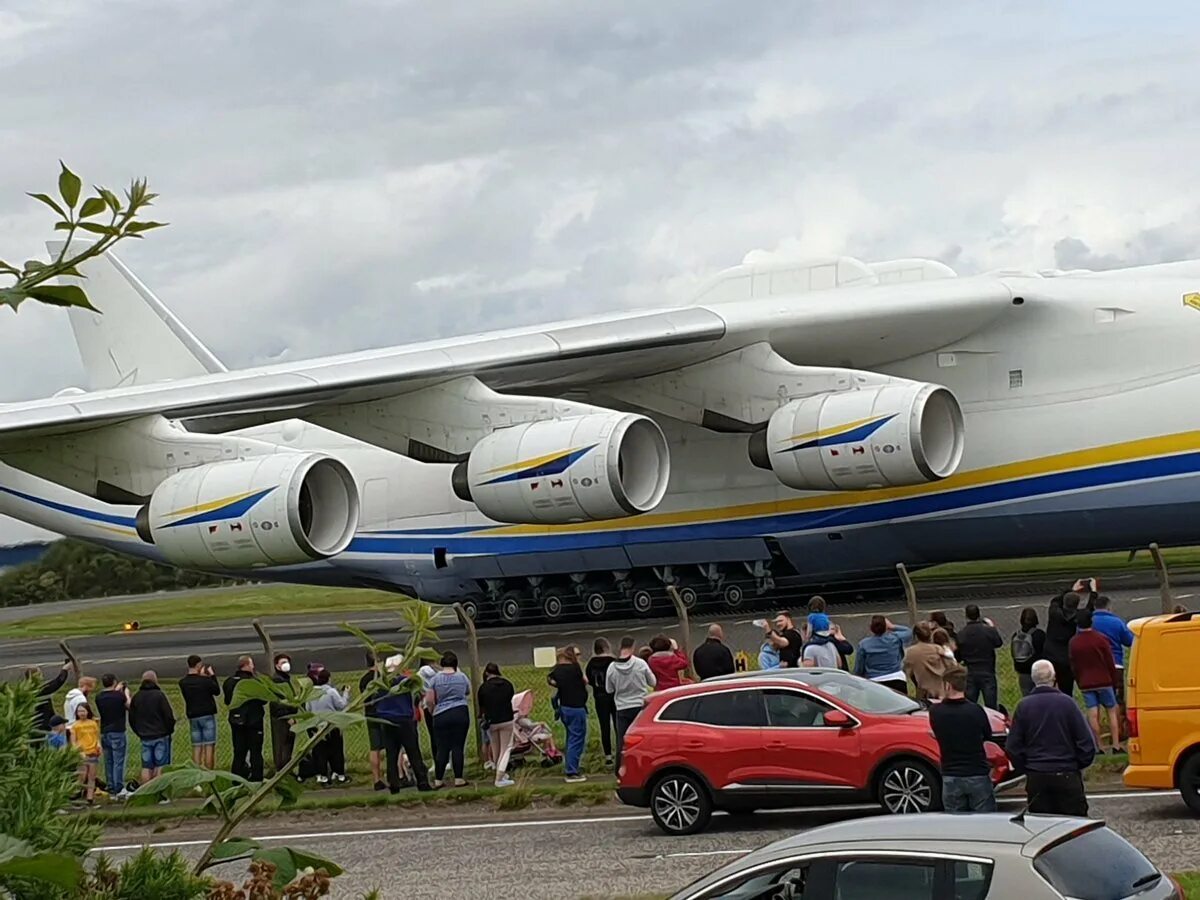 Ан 225 купить. АН 225 кабина. АН 225 кабина 2021. Самый большой самолёт в мире АН-225. АН-225 внутри.
