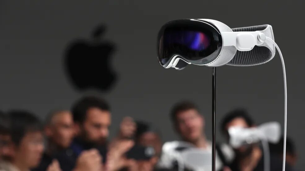 VR гарнитура Apple Vision Pro. Apple Vision Pro 2023. Очки Apple Vision 2023. Apple VR очки 2023.