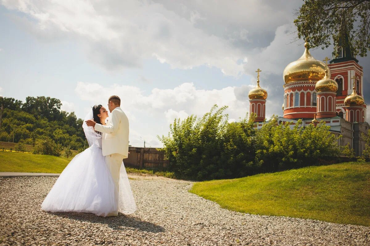 Фотосессия у храма. 4 свадьбы дрейн свадьба. 4 свадьбы дрейн свадьба. Реалити-шоу "четыре свадьбы" (пятница). Свадьба елизавета и влад.