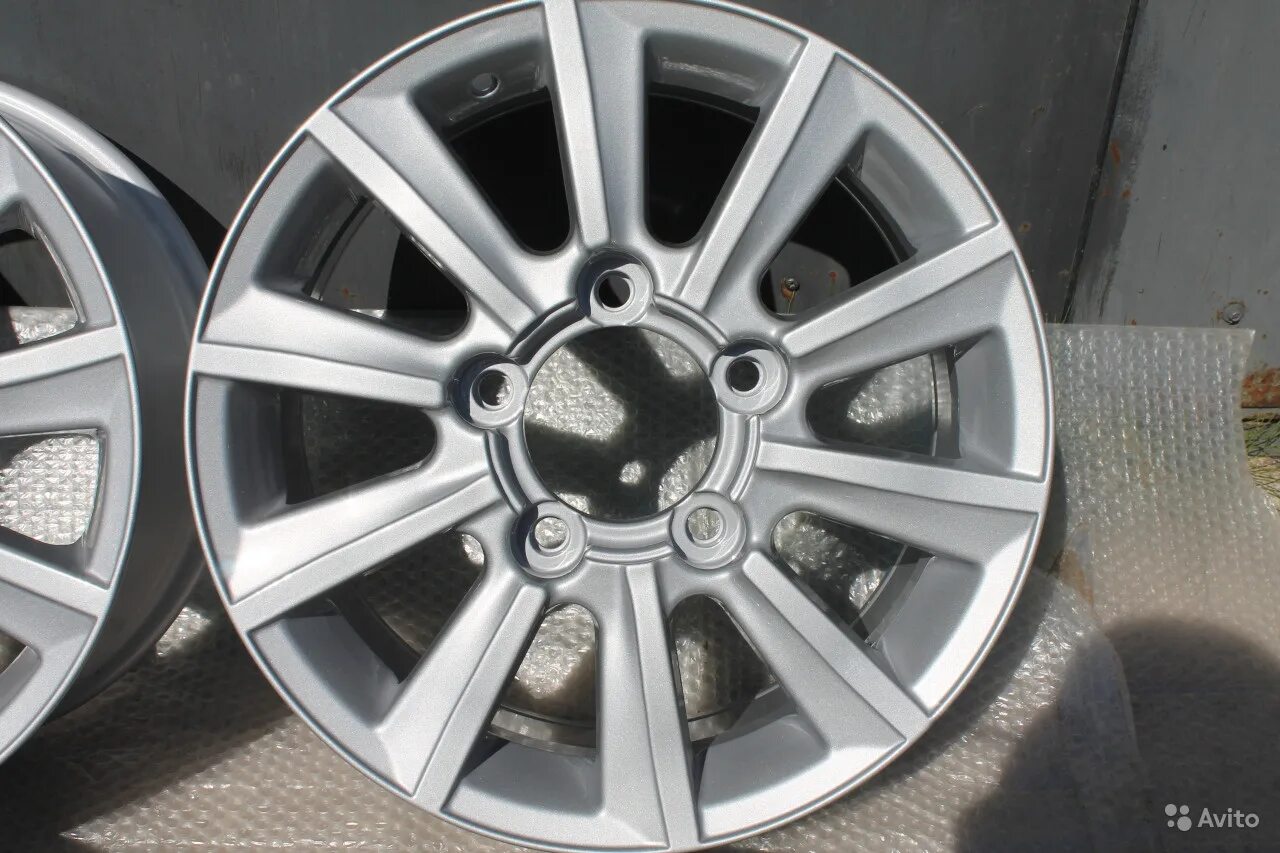 Диск колеса toyota land cruiser 200. Диски ленд крузер 200 r17. Оригинальные диски на ленд крузер 300. Колесные диски r20 на land cruiser 200. Тойота ленд крузер диски r16.