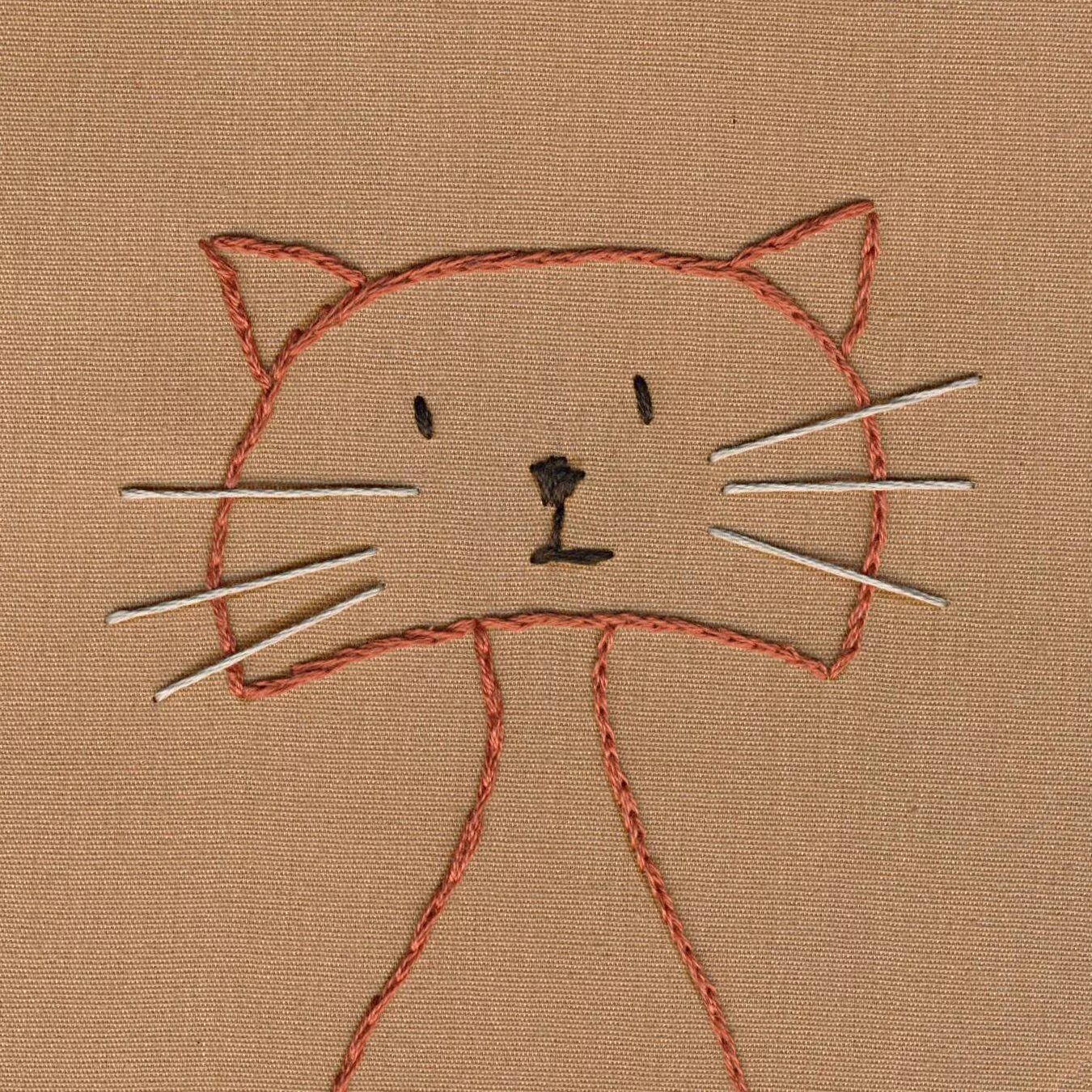 Вышивка на ткани нитками котики. Котик из ниток. Кот вышивка на ткани. Рисуночек нитками на ткани.