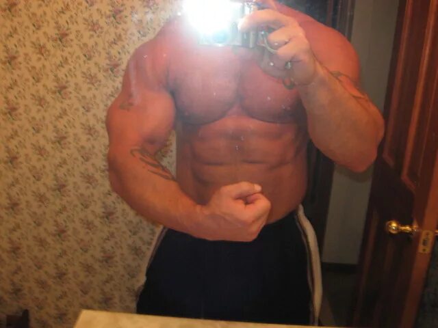 Бицепс небольшой. Бицепс в 12. Накаченные руки. Бицепс в 12. Качок в 13.