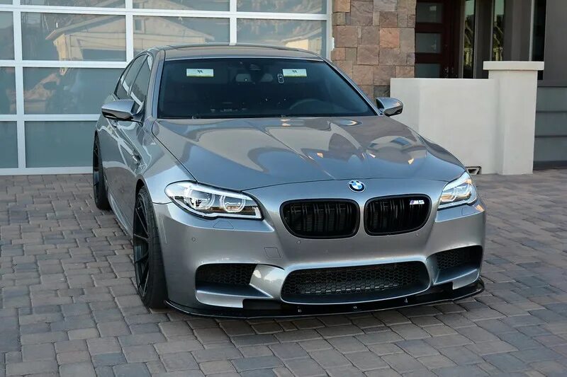 Сплиттер BMW f10 m5. БМВ ф10 дорестайлинг. BMW m5 f10 дорестайлинг. BMW f10 бампер м. Бампер бмв м5