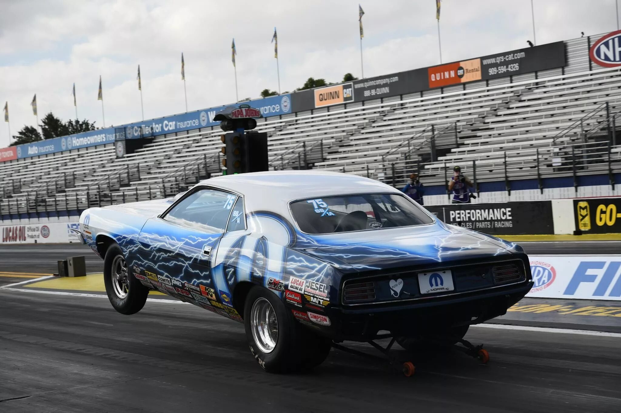 Drag racing car. Додж Челленджер драг. Dodge Challenger 1970 драг. Додж Челленджер драг рейсинг. Додж Челленджер 1969 драг рейсинг.