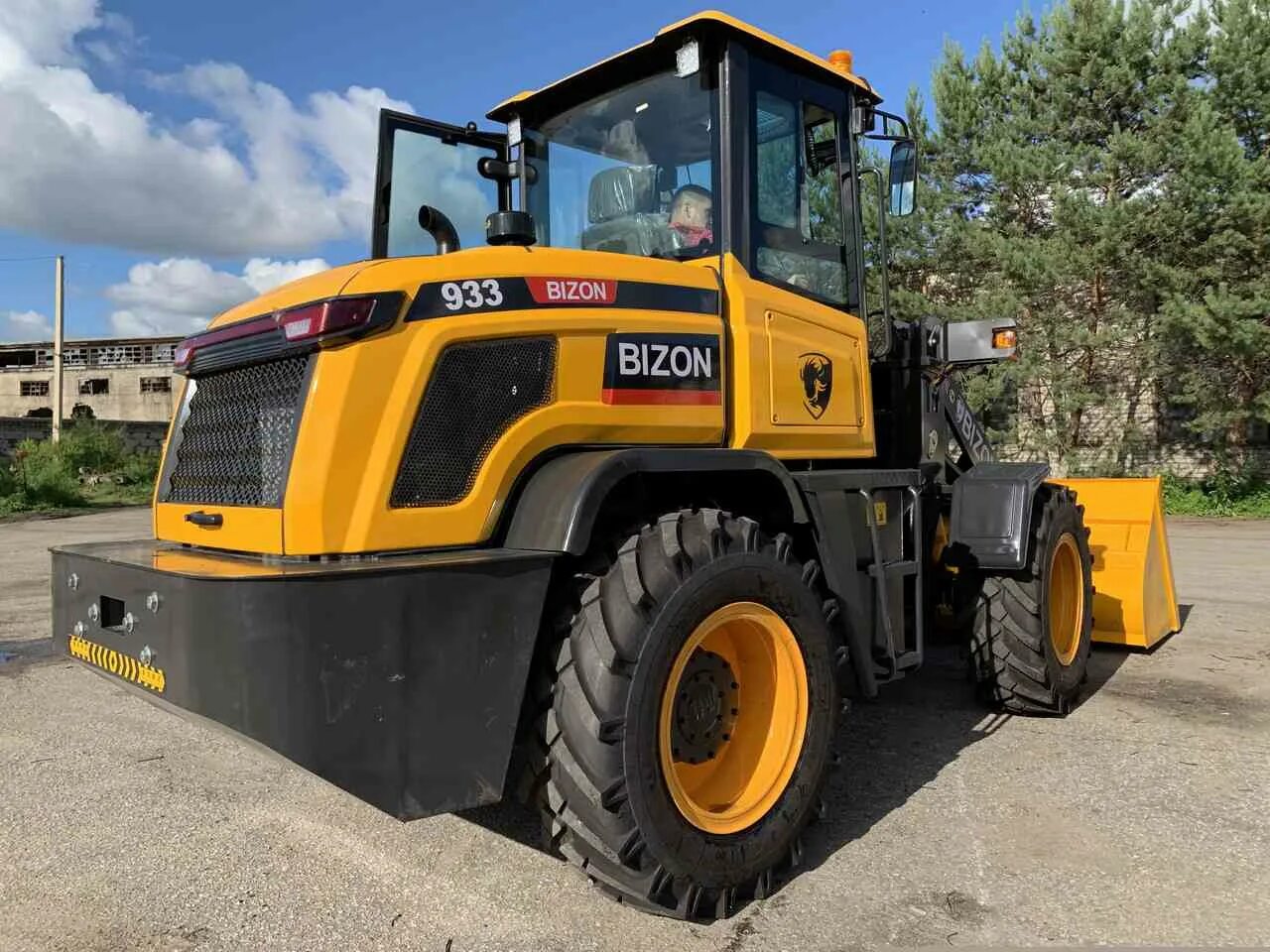 Bizon погрузчик. Бизон 933 фронтальный. Bizon погрузчик. Бизон экскаватор погрузчик. Bizon 930 фронтальный погрузчик.