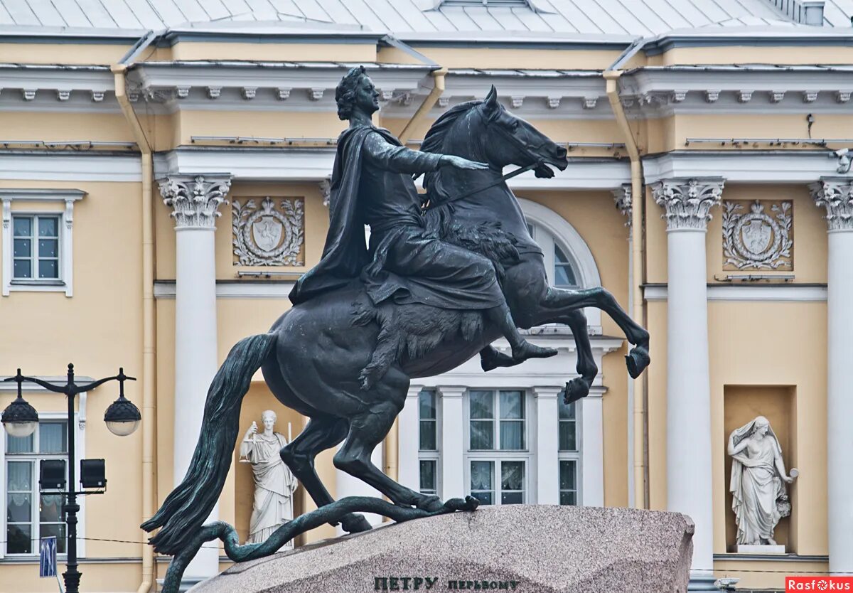 Всадник на коне санкт петербург. Медный всадник памятник петру 1. Медный всадник памятник петру 1. Памятник фальконе медный всадник. Всадник на коне санкт петербург.
