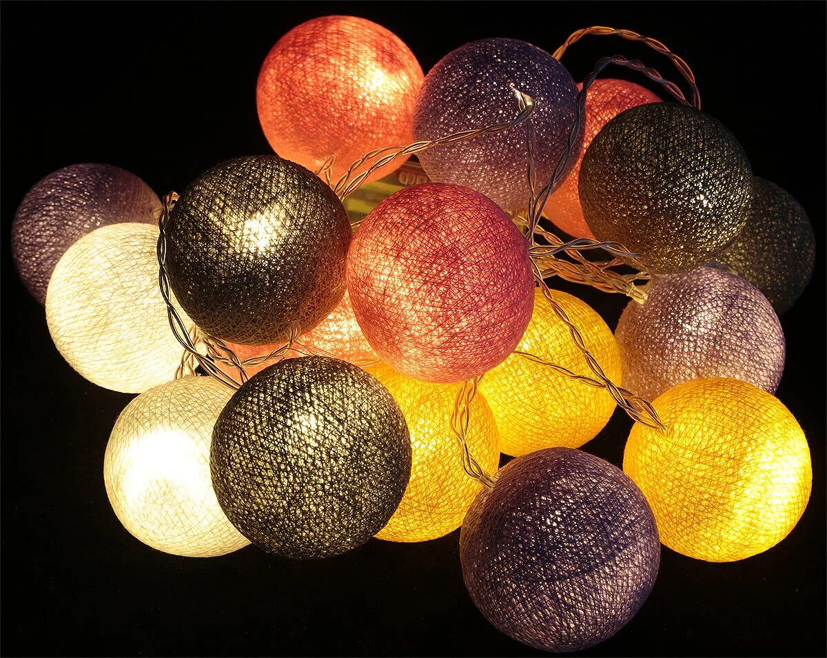 Электрогирлянда интерьерная фонарики Гирляндус светодиодная 20 ламп. Гирлянда шарики. Новогодние шары гирлянды. Гирлянда из ниточных шаров.