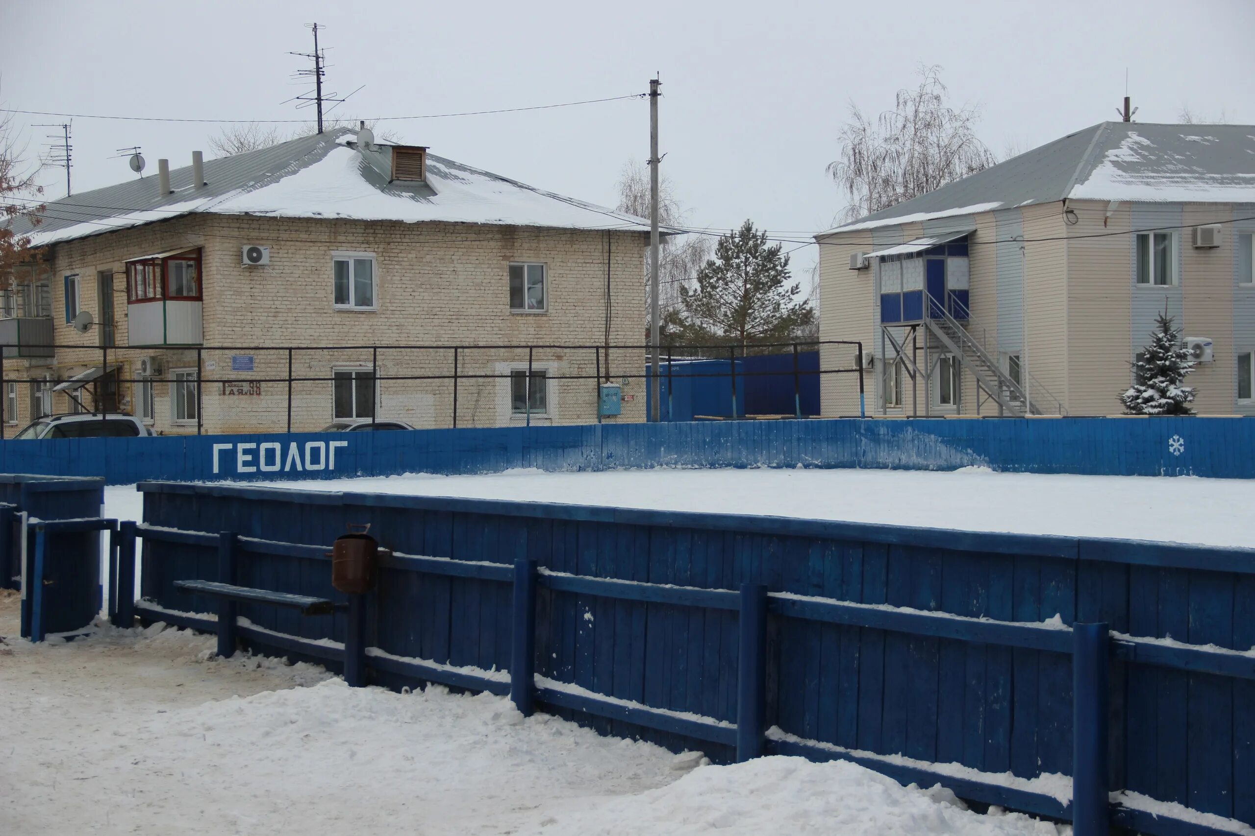 Кв бузулук. Каток Бузулук. Стадион Локомотив Бузулук фото. Бузулук зима.