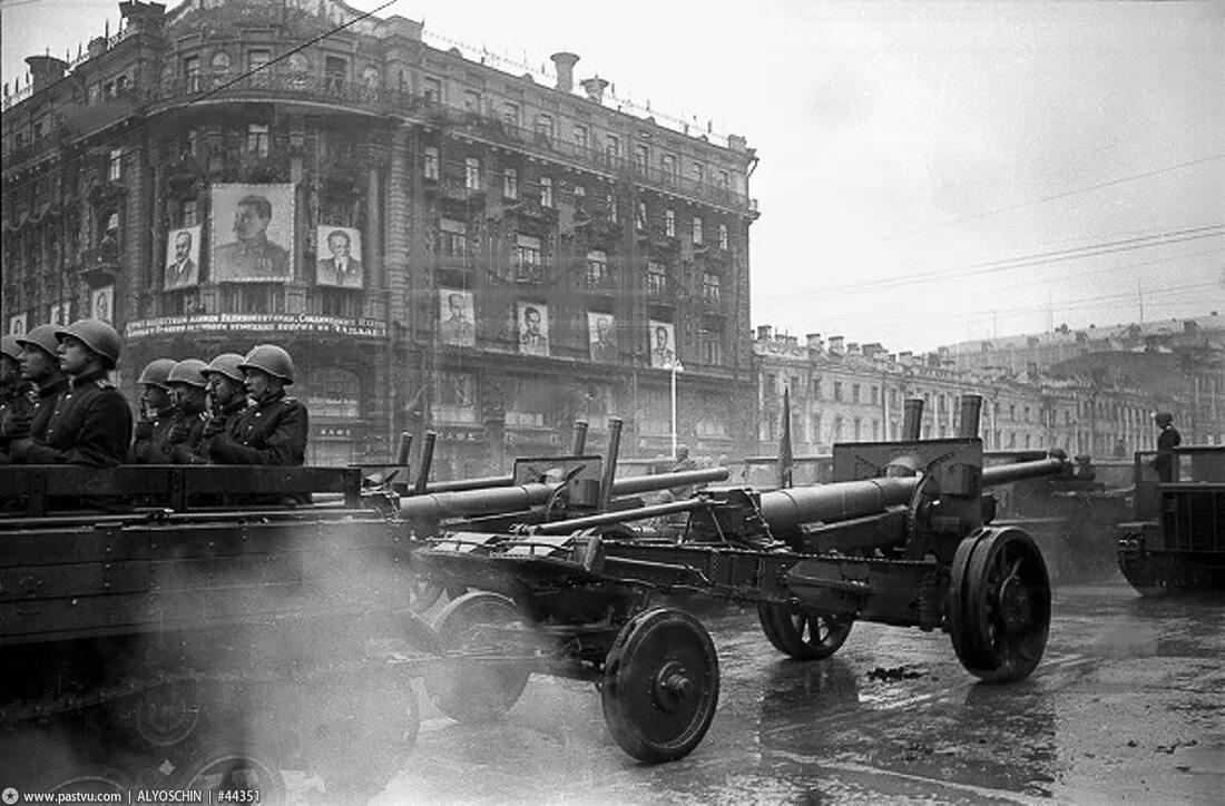 Парад 1945г. Парад Победы 24 июня 1945 г. Парад Победы в Москве 1945г. Парад Победы 1945г на красной площади. Парад Победы 24 июня 1945 Москва техника.