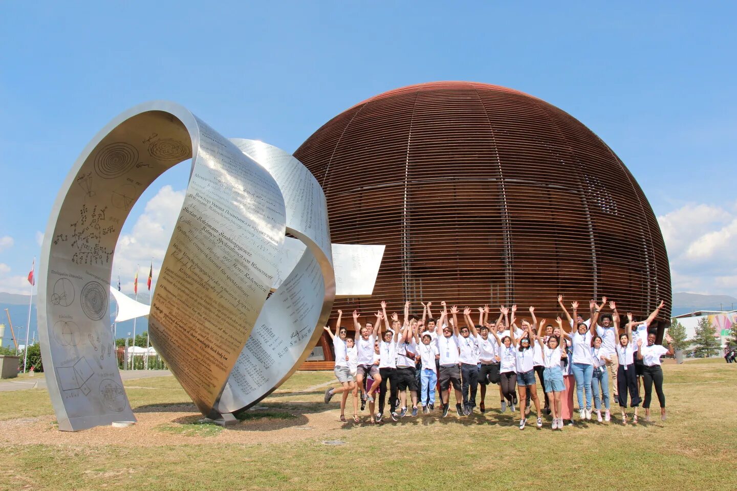 Церн швейцария. CERN, Швейцария. ЦЕРН Женева. Швейцария ЦЕРН здание. ЦЕРН статуя.