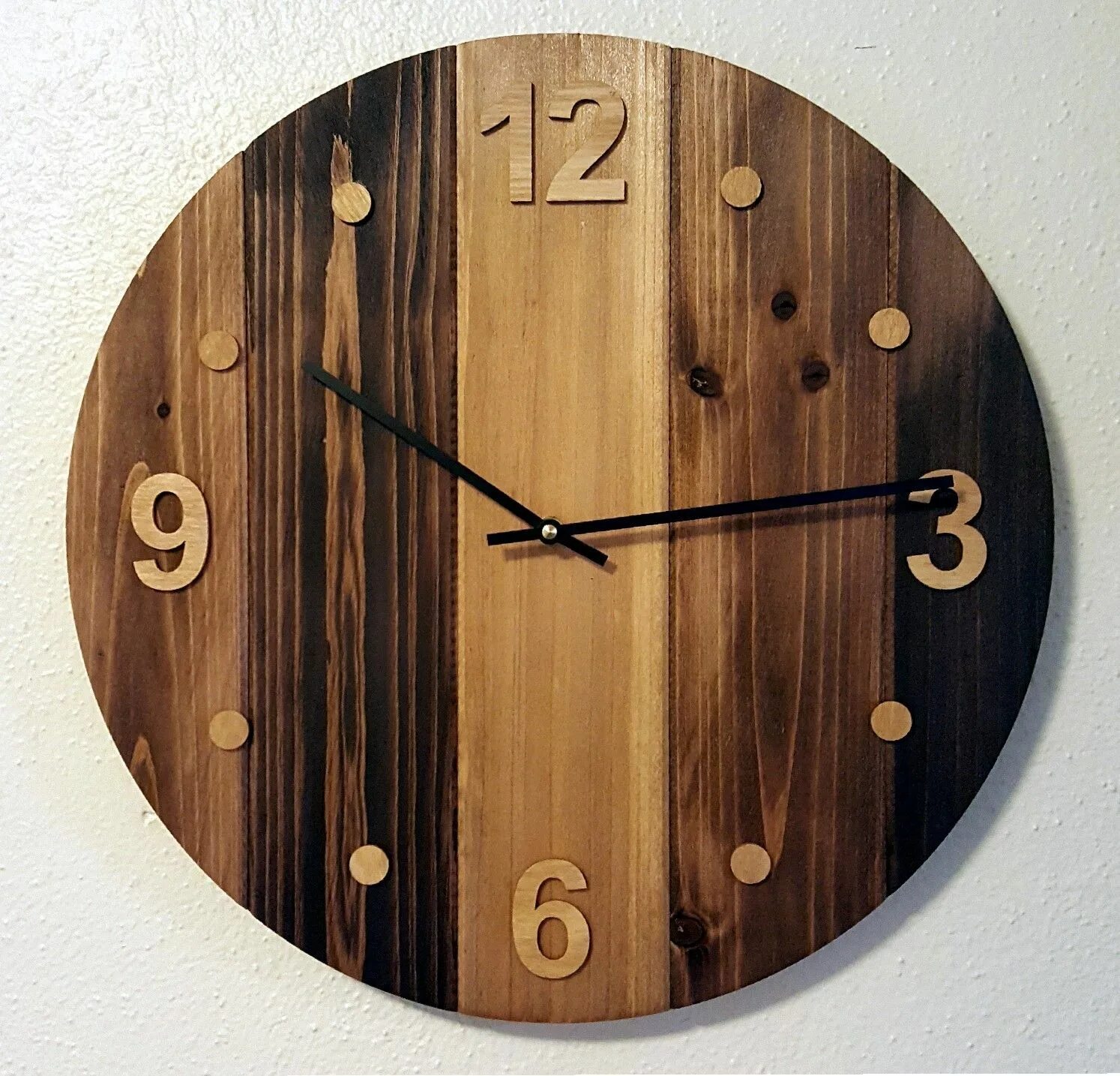 Вторая жизнь часов. Часы из дерева. Часы настенные деревянные. Необычные настенные часы из дерева. Часы из дерева настенные.