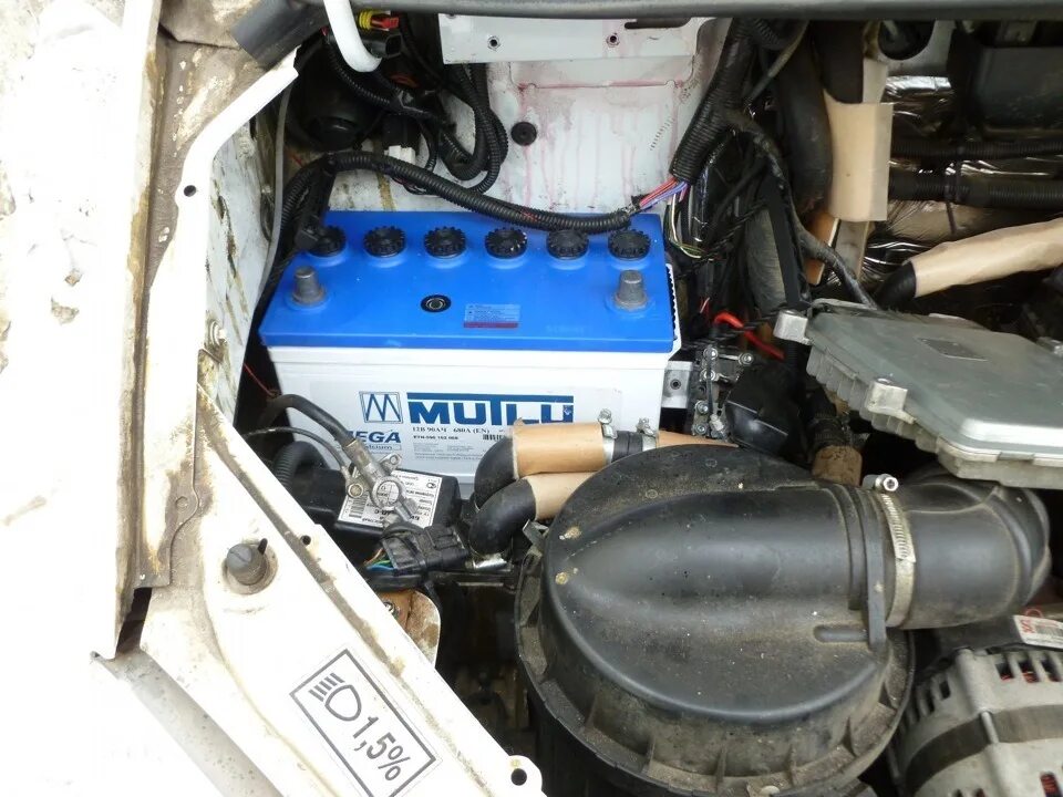 Газель 406 мотор акб. Акб на газель 406 двигатель. Акб газель 3302. Акб газель 3302. Акб газель 402.