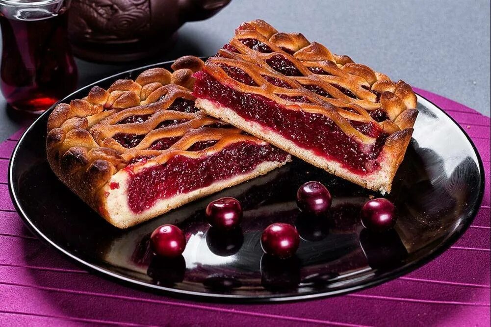 Быстрые вкусные пироги сладкие. Пирог вишневый шик. сладкие пироги. красивые пироги с вишней. пироие со сладкой начинкой.