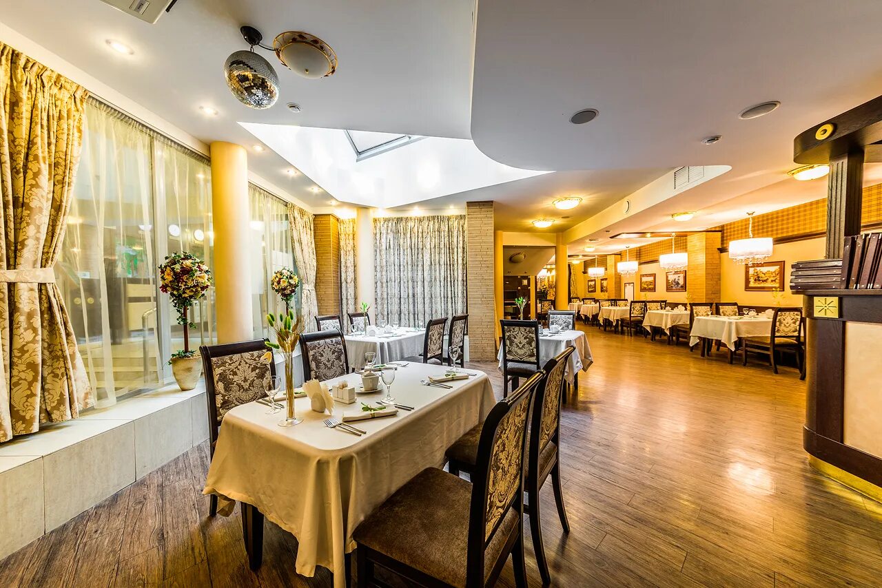 Фаворит санкт петербург. Фаворит ресторан логотип. Ресторан фаворит стремянная 18 санкт петербург. Ресторан фаворит санкт-петербург стремянная. Фаворит санкт петербург.