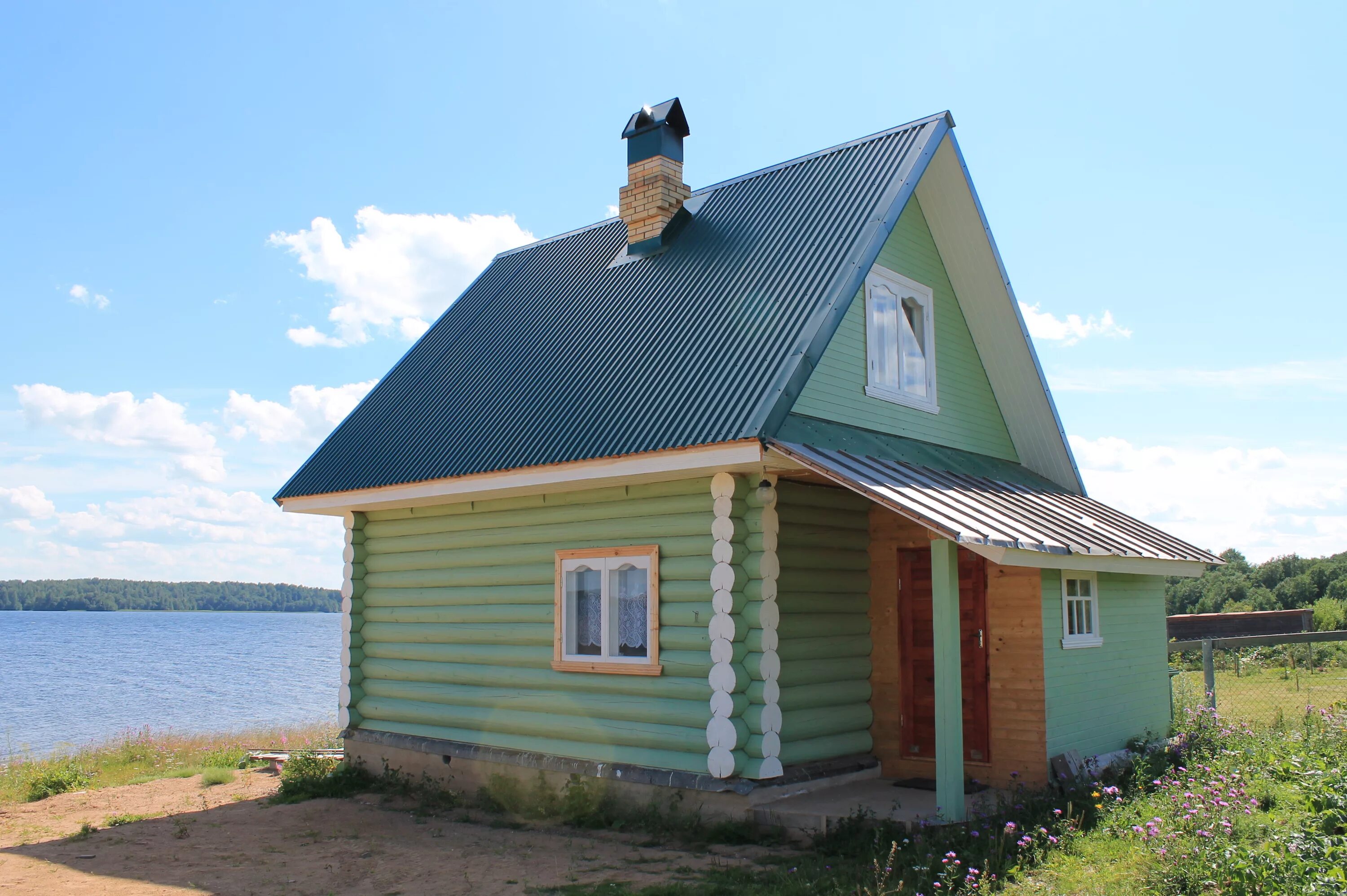 Построить дом в новгородской области. Озеро Велье Валдай. Мятный домик озеро Велье. Озеро Велье Тверская область. Валдай дом у озера.