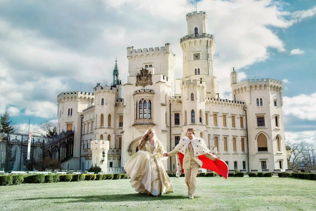 Свадьба в замке Глубока над Влтавой. Замок Глубока над Влтавой Чехия. Белый замок в Праге. Либенский замок Прага.