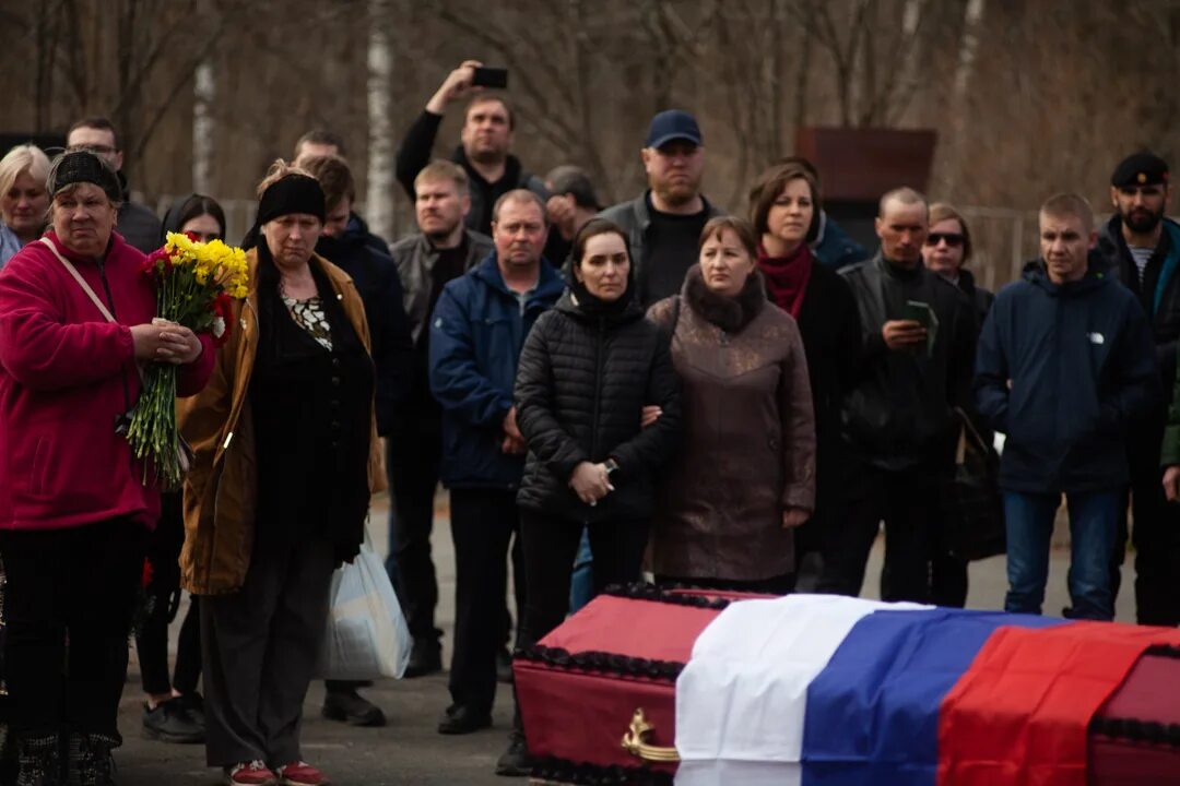 Похороны погибших в крокусе сегодня. Прощание с Зильбергом Петрозаводск. Прощание с погибшими на Укра. Похороны погибших на Украине.