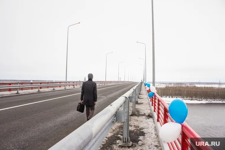Открыт проезд по мосту. Мост в нижневартовске. мост через вах в нижневартовске. открытие моста в нижневартовске. оплата проезда через мост.