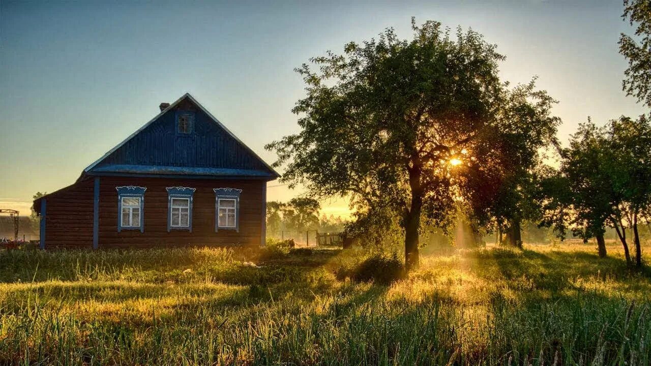 Летняя наша жизнь в старом доме. Деревенский домик. Лето в деревне. Природа деревня. Сельский пейзаж.