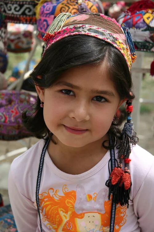 маленькая девочка узбечка. маленькая девочка узбечка. уйгуры монголоиды. красивые узбекские дети. маленькая девочка узбечка.