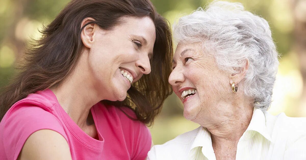 Объятия с бабушкой. Мама со взрослыми детьми. Мать и дочь. Мама со взрослыми детьми. Мама со взрослыми детьми.