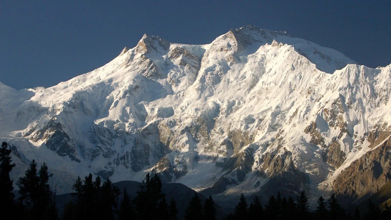 Анды выше гималаев. Нанга Парбат Гималаи. Горы Гималаи в Евразии. Горы: высокие Гималаи Евразия. Нанга Парбат стрела.