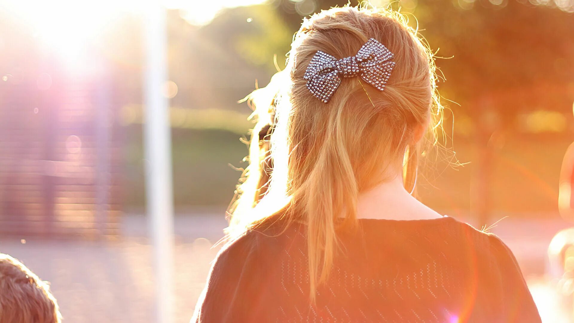 девушка со спины. девушка со спины. девушка со спины. женская спина. ирина дрейт маврин.