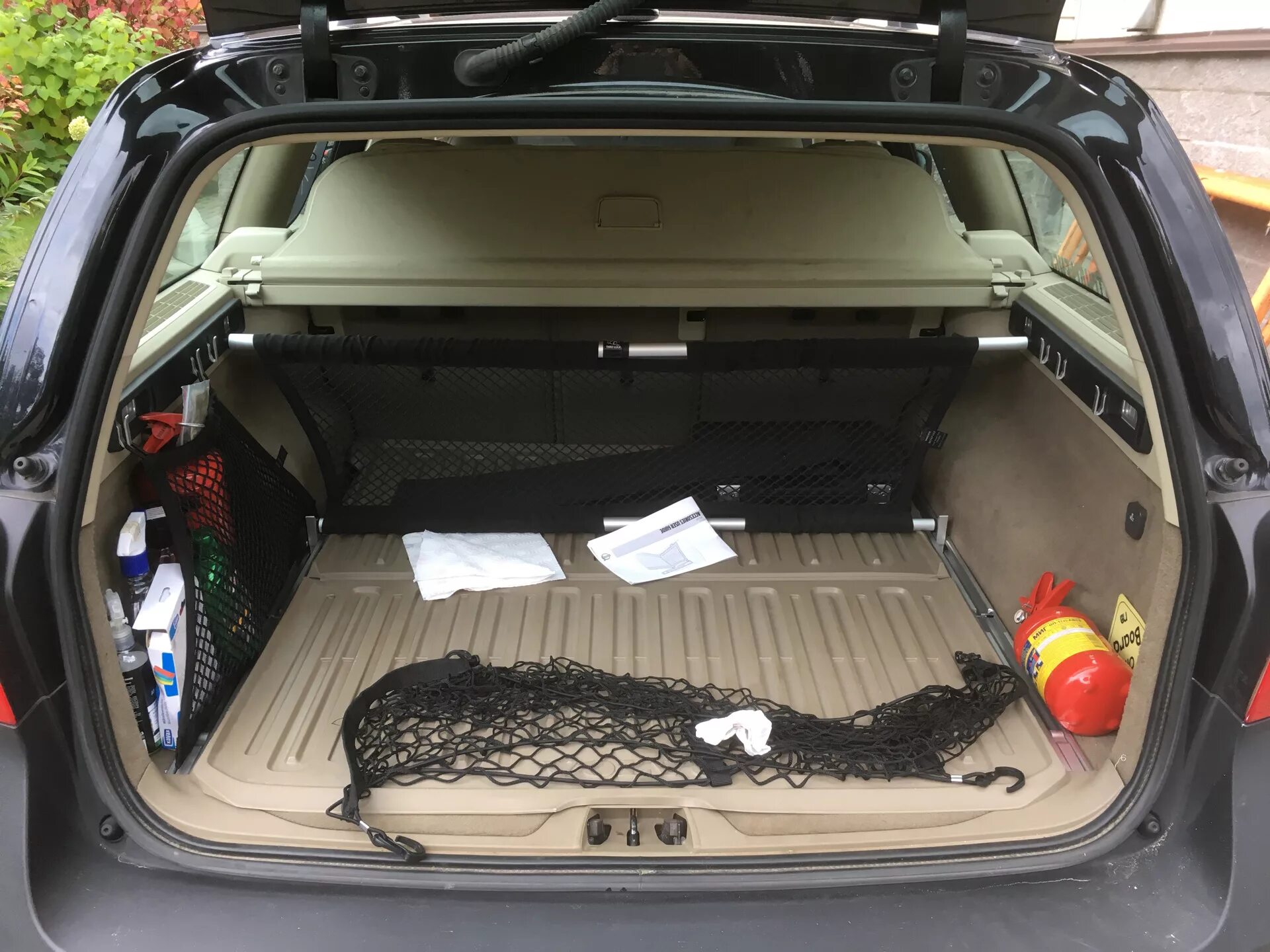 Daewoo gentra багажник. Багажник бмв е46. Как снимается багажник. Сабля задней двери опель астра h. Демонтаж обшивки багажника x 5.