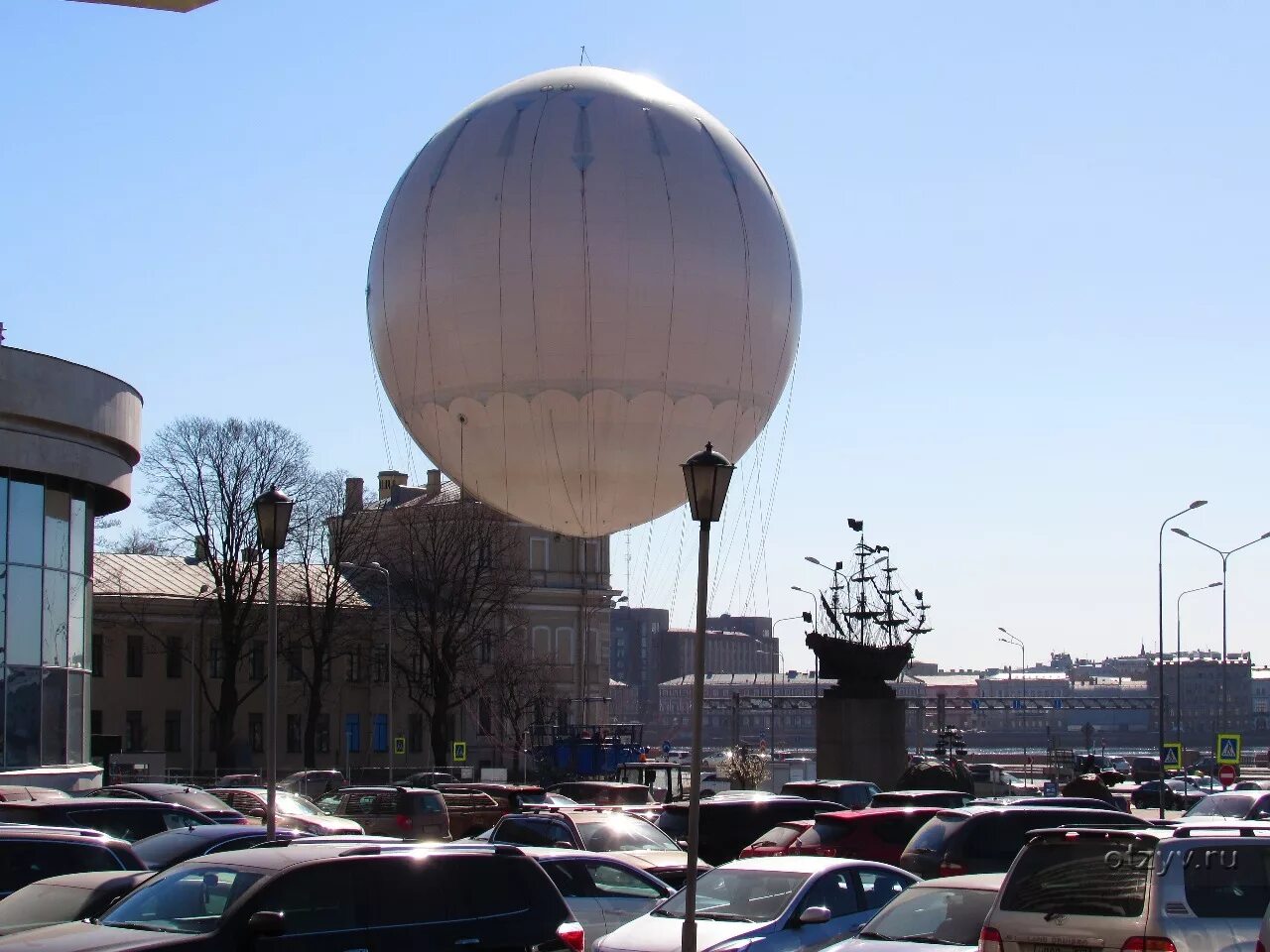 Полет на шаре спб цена. Аэролифт в Санкт-Петербурге. Аэролифт ВДНХ. Воздушный шар на гостинице Санкт-Петербург. Воздушный шар в Питере.