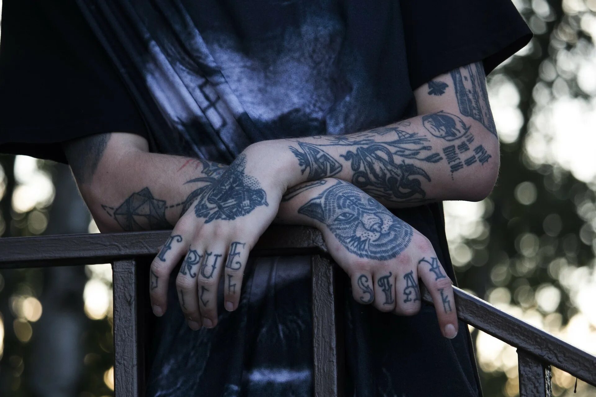Татуировки на руку картинки. Татуировки. Татуировки на руку. Много тату на руке. Татуировка на Ирке.