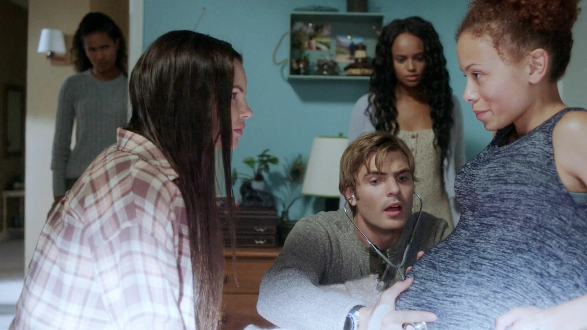 Сериал академия амбрелла 1 сезон. Направляющий свет сериал. Сериал очень странные дела нетфликс. Академия амбрелла сериал. Малыш дата выхода серий.