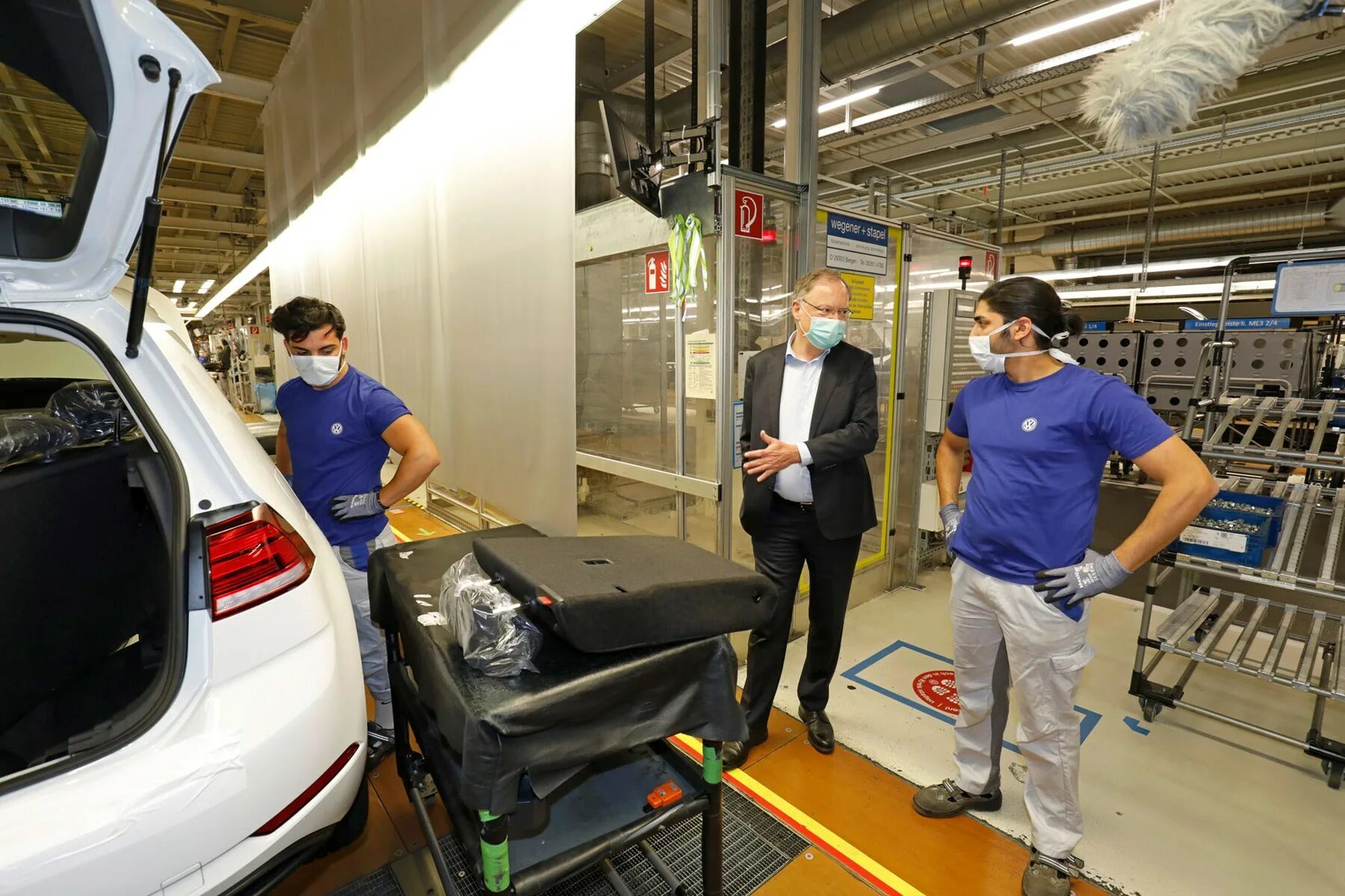 Работники volkswagen. Завод фольксваген новости сегодня. Баунаталь завод фольксваген. Завод фольксваген в калуге. Завод фольксваген в калуге.