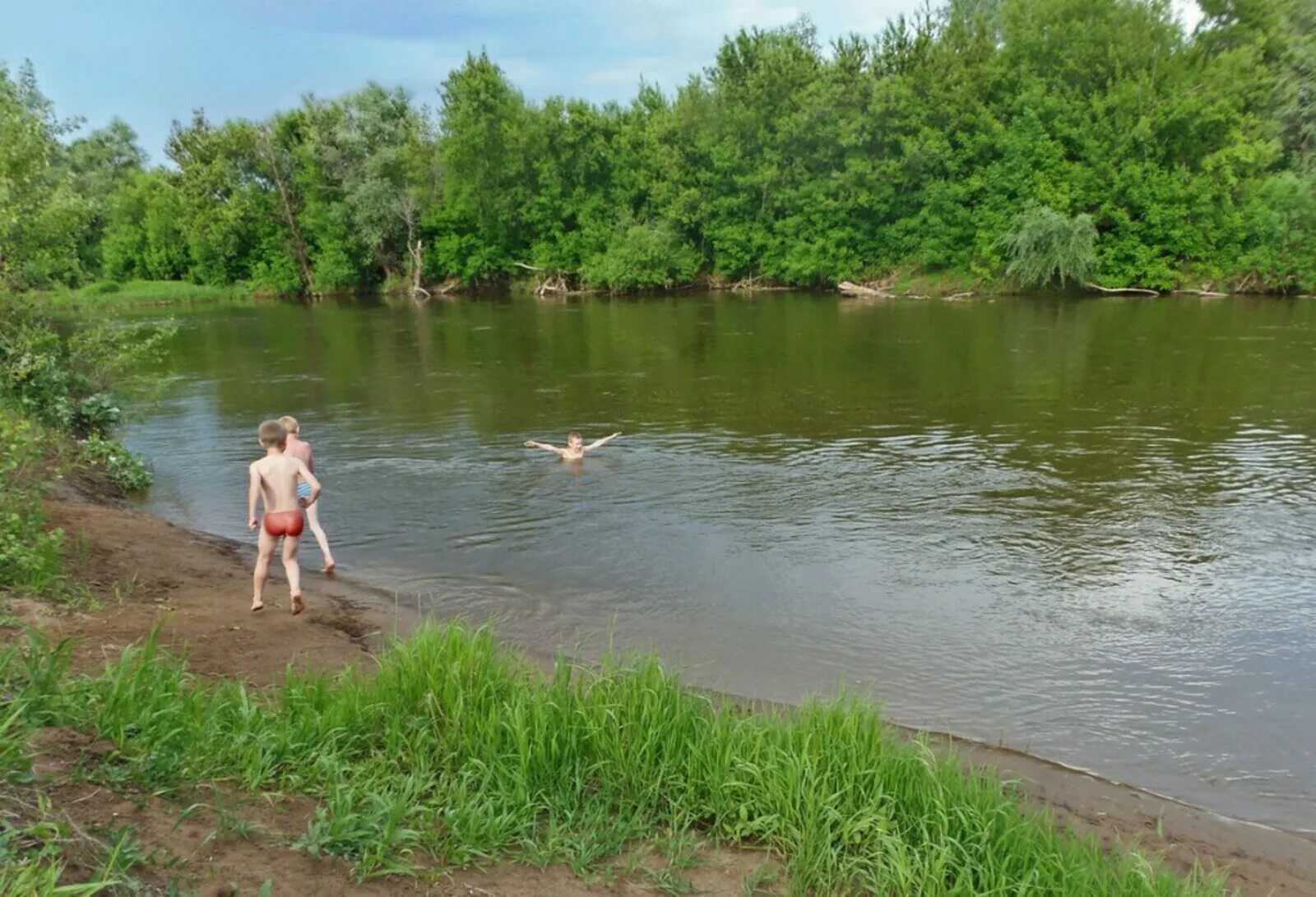 Купание в деревне. Речка в деревне летом. Лето в деревне на речке. Купаемся на речке. Купание на речке в деревне.