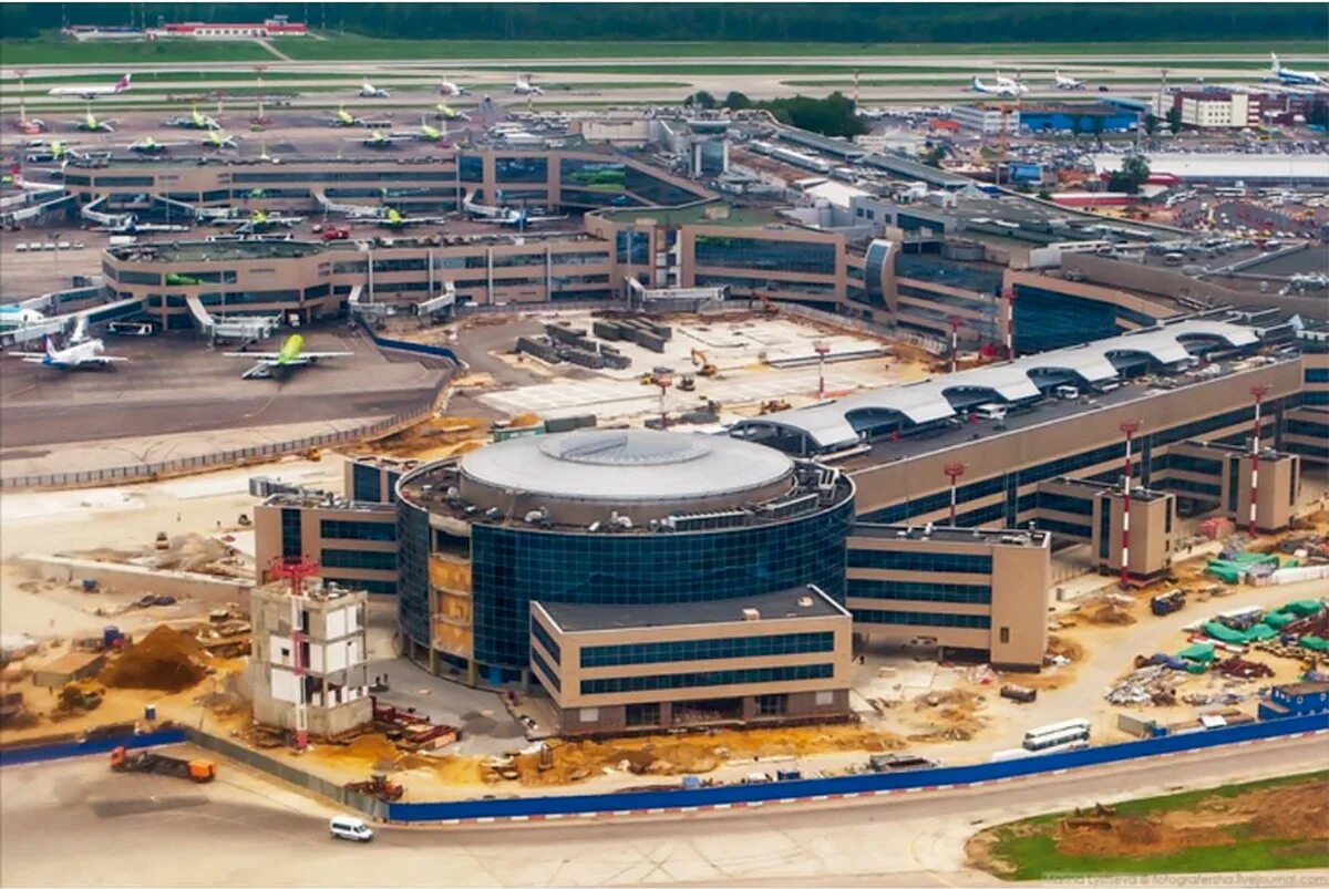 Heathrow terminal 2. Франкфурт аэропорт внутри. Аэропорт хитроу лондон внутри. Хитроу терминал 2. Второй терминал.